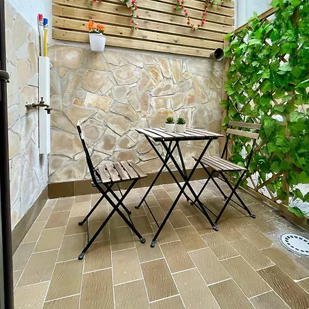 Luxury 1 *